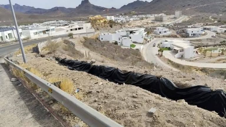 El muro se encontraba en proceso de construcción