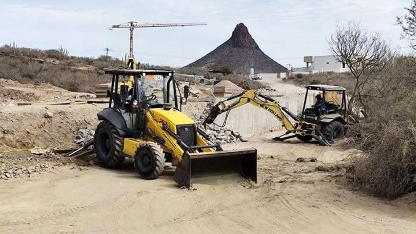 Demuelen polémica barda en el Mirador de San Carlos; fue denunciada por vecinos