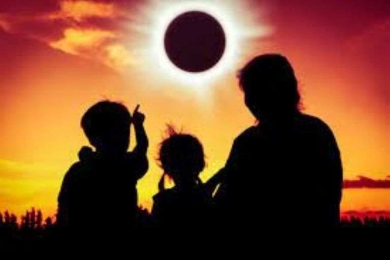 Recuerda tomar las debidas precauciones al ver el eclipse solar 