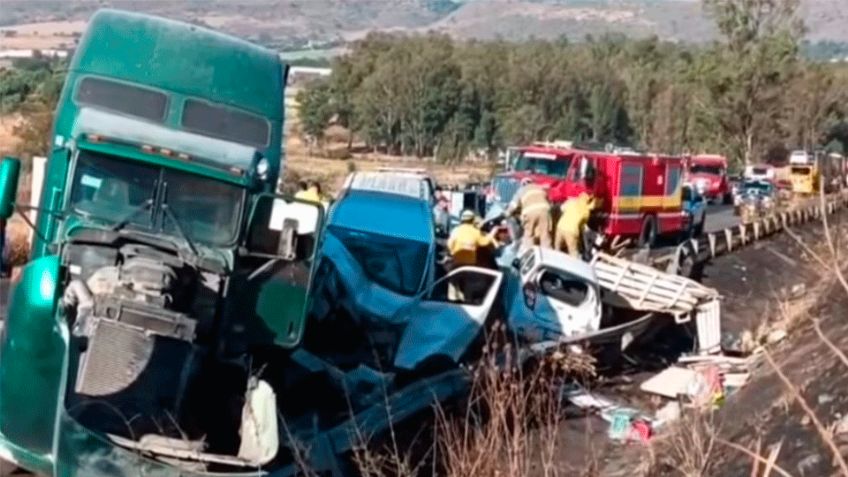 Michoacán: Se registra fuerte accidente en carretera Morelia-Páztcuaro; hay ocho heridos