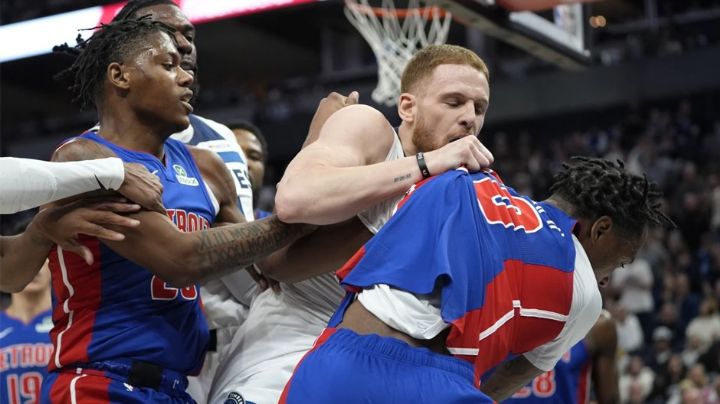 Los Timberwolves superan a los Pistones en medio de una batalla campal