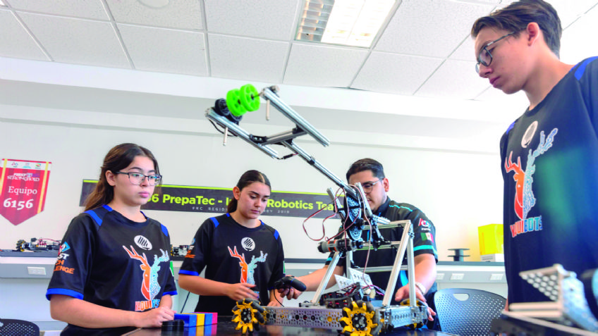 8M: La robótica también es cosa de mujeres y el equipo de YaquiBots es ejemplo de ello