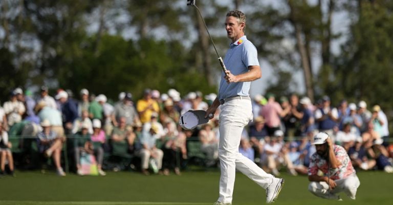 Rose festeja después de completar su recorrido