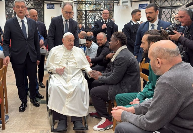 El Papa Francisco continuó con su tradición de visitar una cárcel el Jueves Santo. Foto: Internet