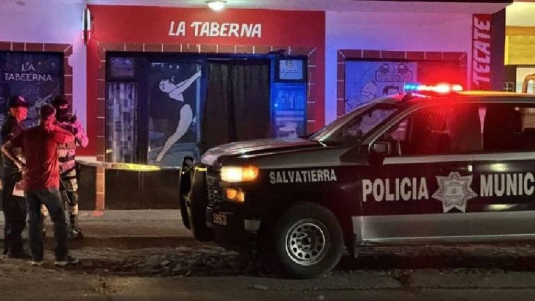 Ejecutan a 4 personas en ataque armado al interior de un bar en Guanajuato