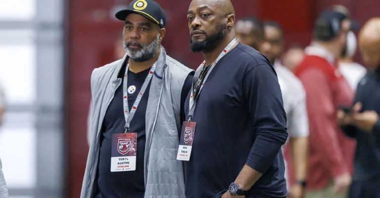 Tomlin sigue en busca de un quarterback titular