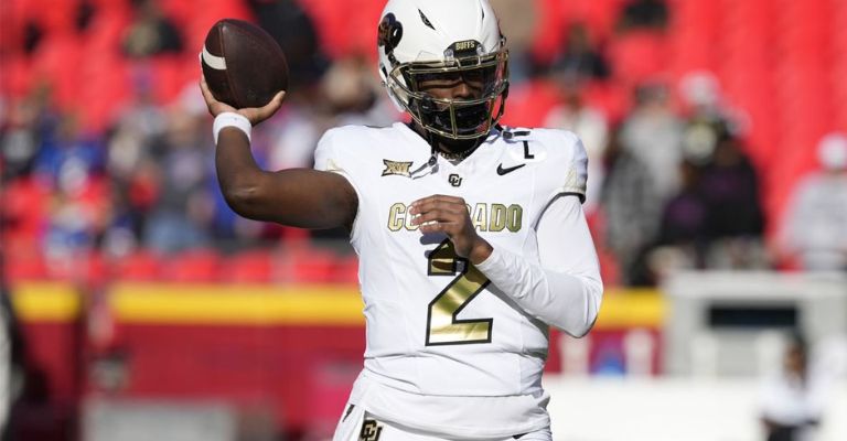 Shedeur fue elogiado por Tomlin