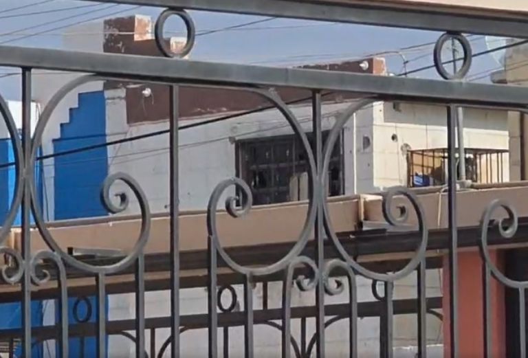 La vivienda sufrió daños considerables en la fachada