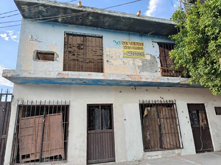 La facha del inmueble resultó con diversos daños