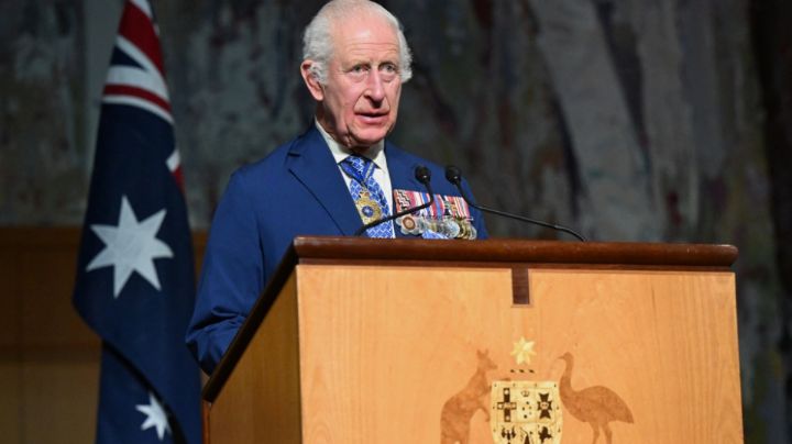 Reportan hasta lesiones físicas: Acusan al Rey Carlos III de maltratar a sus empleados