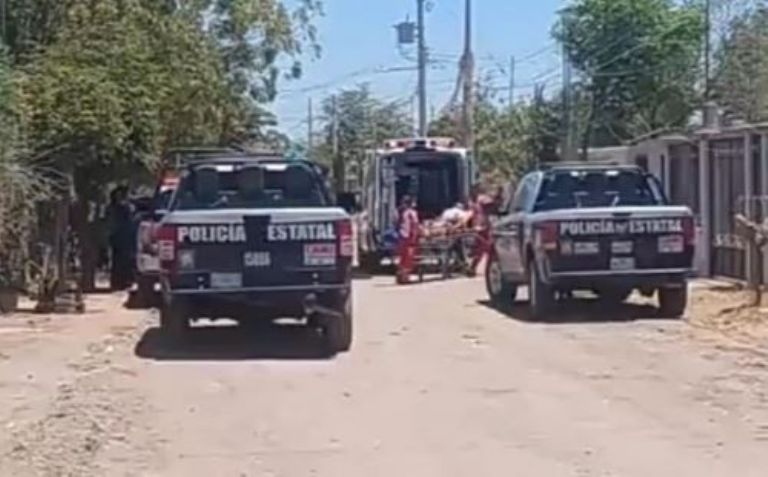 El momento en que el lesionado es subido a la ambulancia