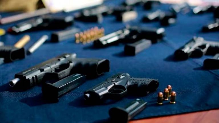 Senado aprueba portación de armas para funcionarios de SAT, Pemex, CFE y otros organismos