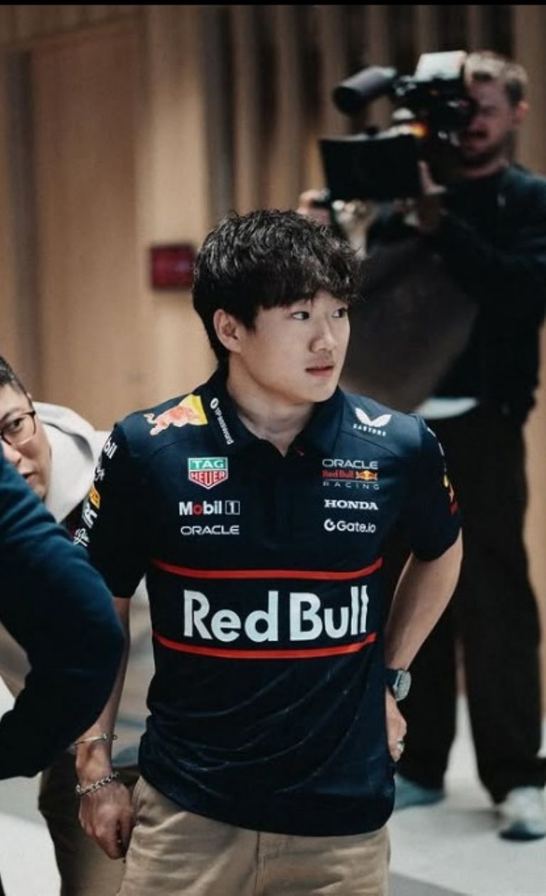 Piloto japonés Yuki Tsunoda