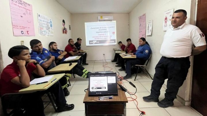 Bomberos de la Comisión Nacional de Emergencia tienen capacitación en Empalme