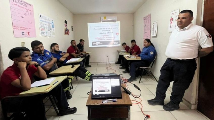 Bomberos de la Comisión Nacional de Emergencia tienen capacitación en Empalme