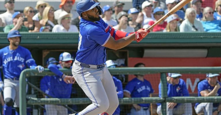 El toletero estaría toda su carrera con Toronto