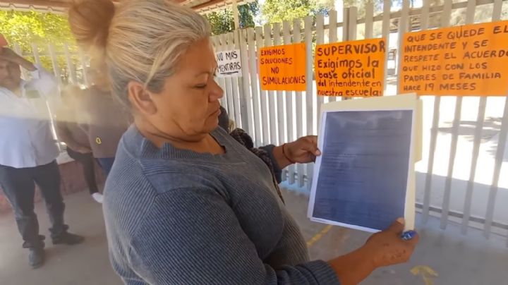 Padres de familia se manifiestan en la primaria Ignacio Allende de Etchojoa