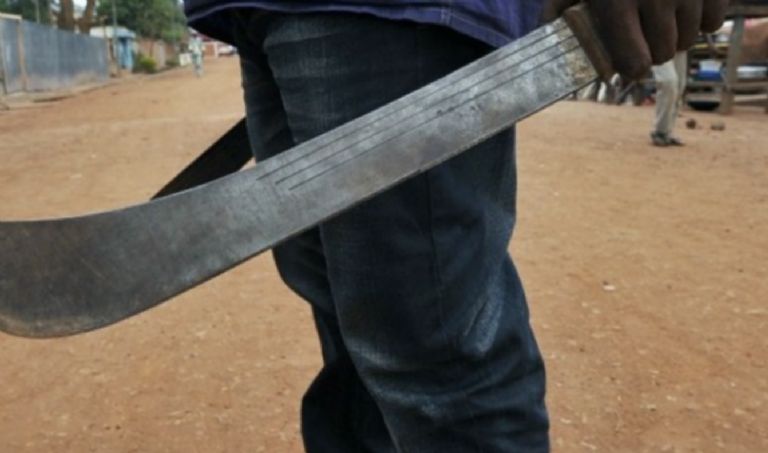 Ladrón ataca con machete a sus víctimas