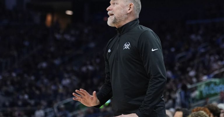 Malone llevó a los Nuggets a un campeonato