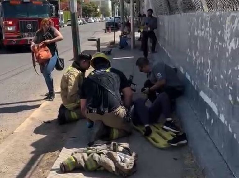 La conductora del automóvil involucrado recibió atención médica