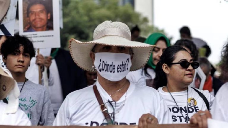 Madres buscadoras marchan en CDMX pidiendo al gobierno combatir desapariciones forzadas