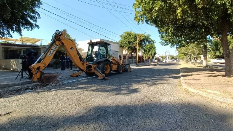 Continúan trabajos de rehabilitación de calles de Ciudad Obregón