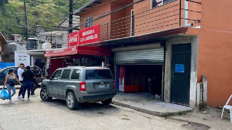 Jóvenes provocan el incendio de tres vehículos en colonia El Mariachi en Hermosillo