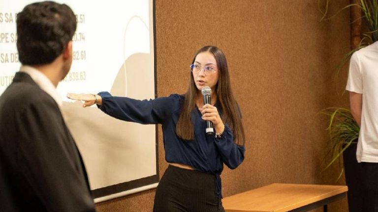 Jóvenes universitarios de Cajeme ponen bajo la lupa contratos del gobierno municipal