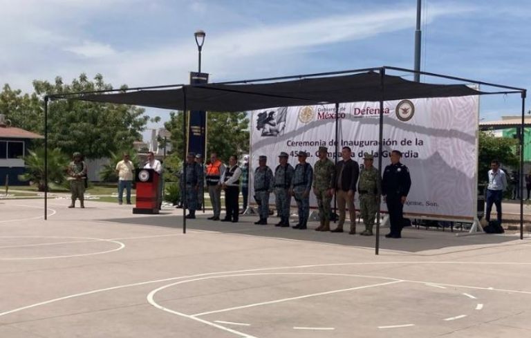 Las autoridades presentes durante la ceremonia