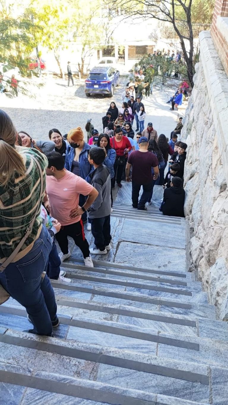 Los visitantes hicieron largas filas para entrar al museo