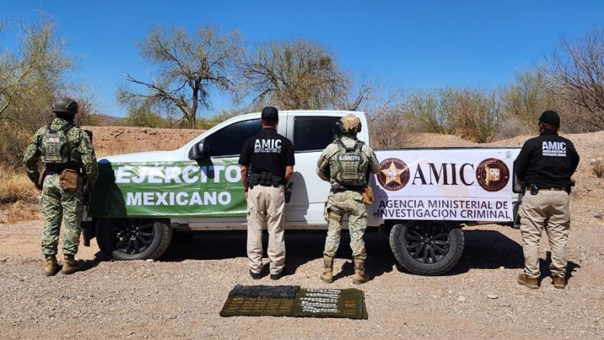 Localizan vehículo abandonado al norte de Sonora; contenía 100 envoltorios de crystal