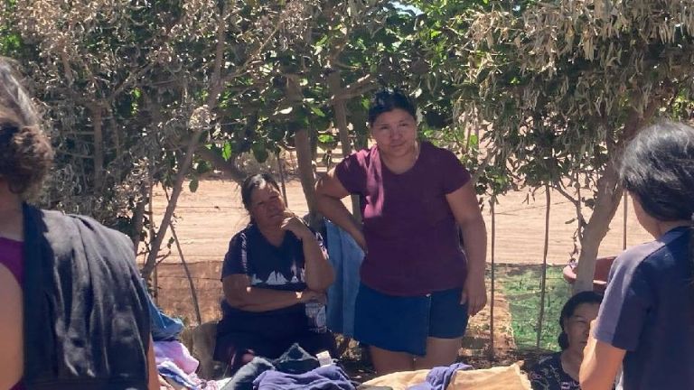 DIF Cajeme apoya con ropa, calzado y láminas a víctimas de incendio en Pueblo Yaqui