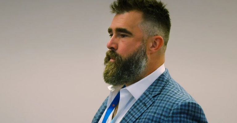 Jason asistió a las reuniones para mostrar su apoyo a la jugada