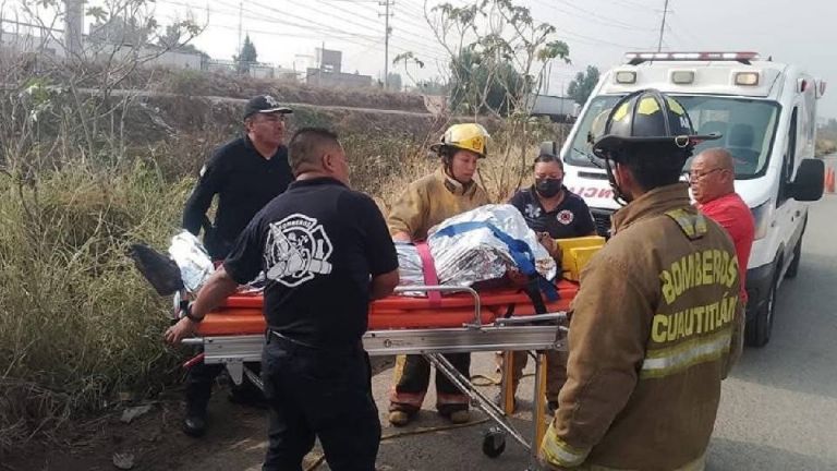 Autobús escolar colisiona con camión de carga y deja 6 lesionados en Tlalnepantla de Baz