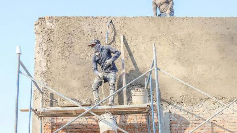 Albañil vinculado por matar a su compañero tras empujarlo de un segundo piso en Querétaro