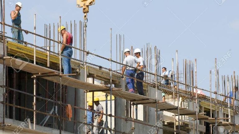 Albañil vinculado por matar a su compañero tras empujarlo de un segundo piso en Querétaro