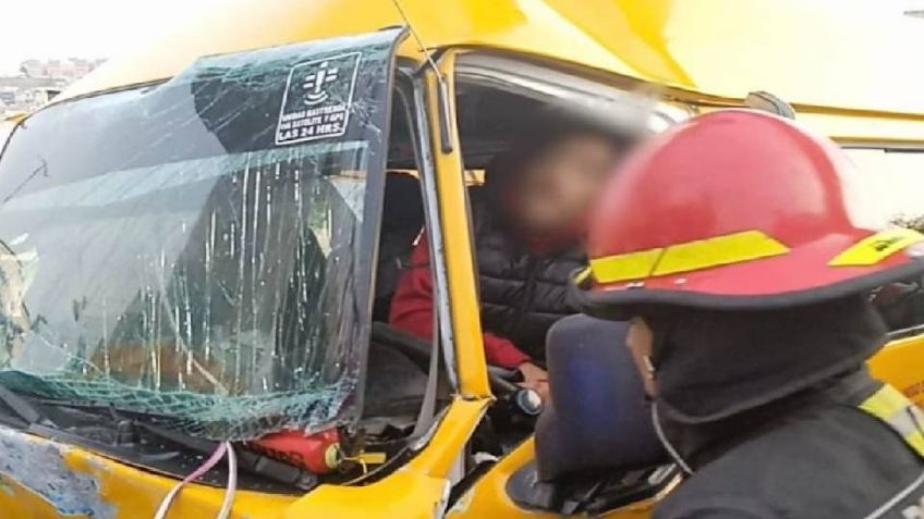 Autobús escolar colisiona con camión de carga y deja 6 lesionados en Tlalnepantla de Baz