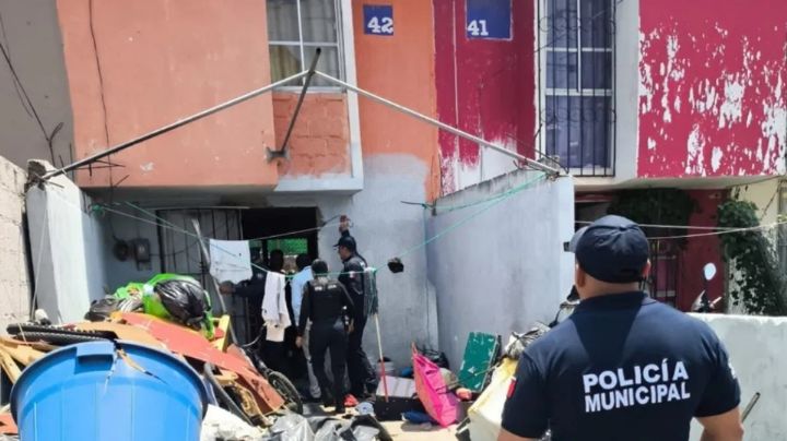 Encuentran en el olvido a dos niños en Ecatepec con desnutrición extrema e insalubres