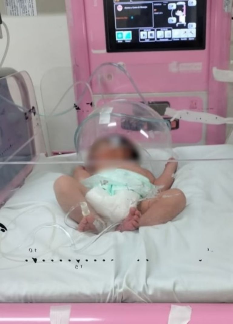 La pequeña todavía se encuentra delicada 