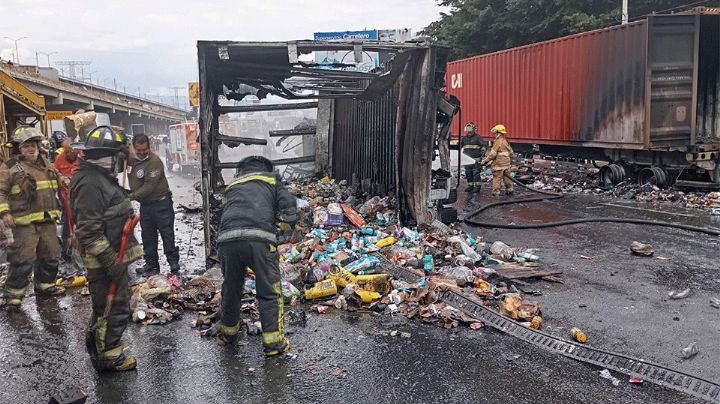VIDEO: Choque entre tráileres ocasiona incendio y fuerte caos en la México-Toluca