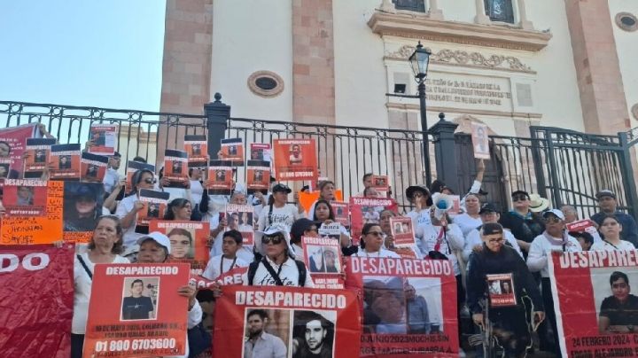 Marchan familiares y amigos de pilotos desaparecidos en Culiacán para exigir su localización