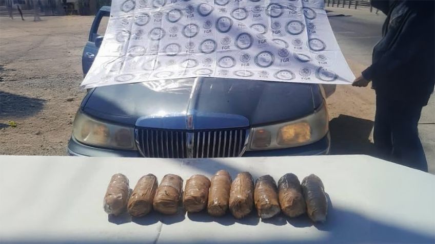 Detienen a automovilista en carretera de Sonora; viajaba con 9 paquetes de goma de opio