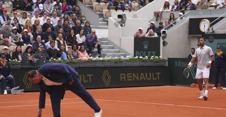 Las llamadas de los jueces seguirán en Roland Garros