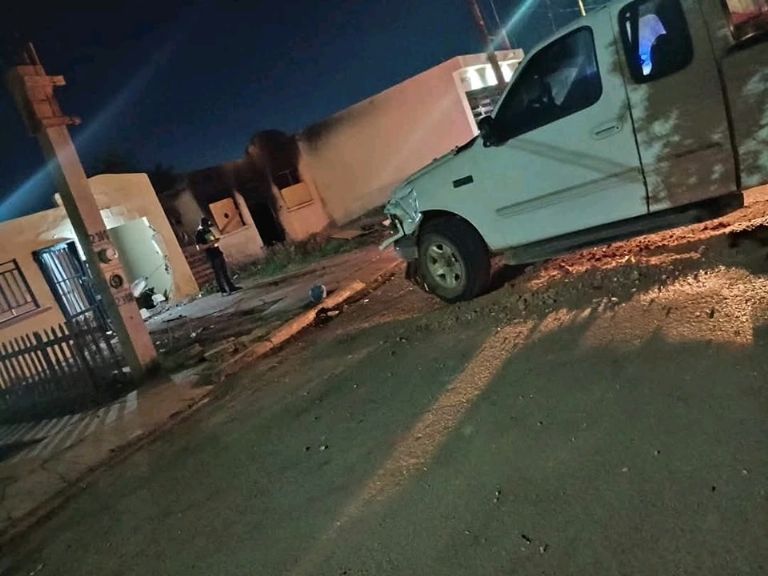 La casa afectada quedó con una pared derrumbada