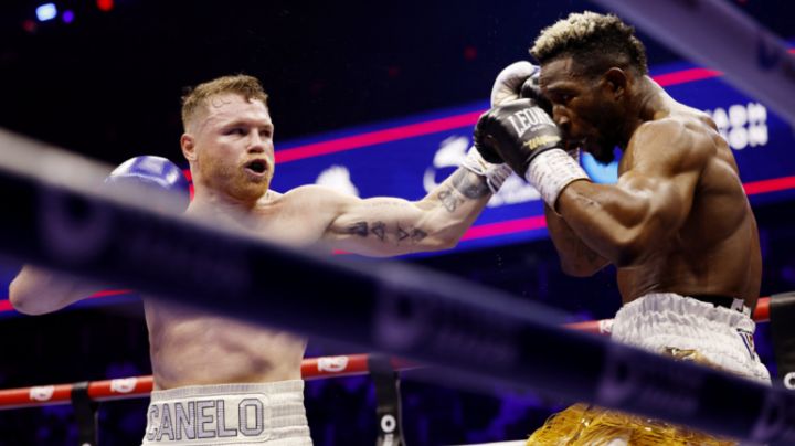 'Canelo' Álvarez es doble campeón indiscutido pero sigue dejando dudas arriba del ring