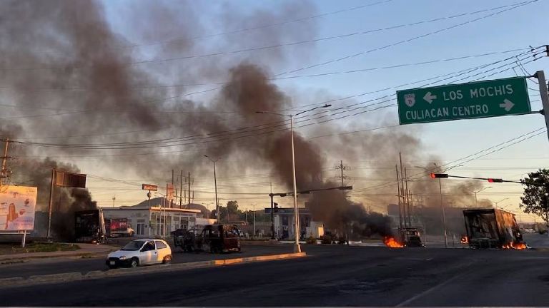 Violencia en Sinaloa enfrentamiento armado deja bloqueos en varias carreteras 