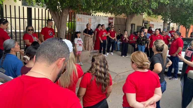 Maestros federalizados se manifiestan en Ciudad Obregón