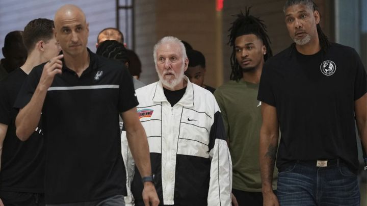 'El Jefe' Popovich da la bienvenida a Johnson como entrenador de los Spurs
