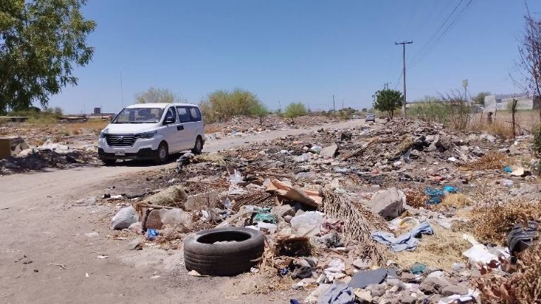 Usan calle de basurero clandestino en la colonia Municipio Libre de Ciudad Obregón 