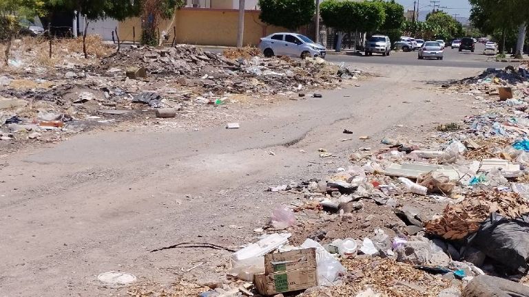 Usan calle de basurero clandestino en la colonia Municipio Libre de Ciudad Obregón 